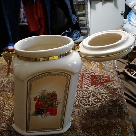 🍪🍓KNOTS BERRY FARM COOKIE JAR 🍇 🍪FABULOUS VINTAGE,GIFT THEM.🥣 - Picture 8 of 16